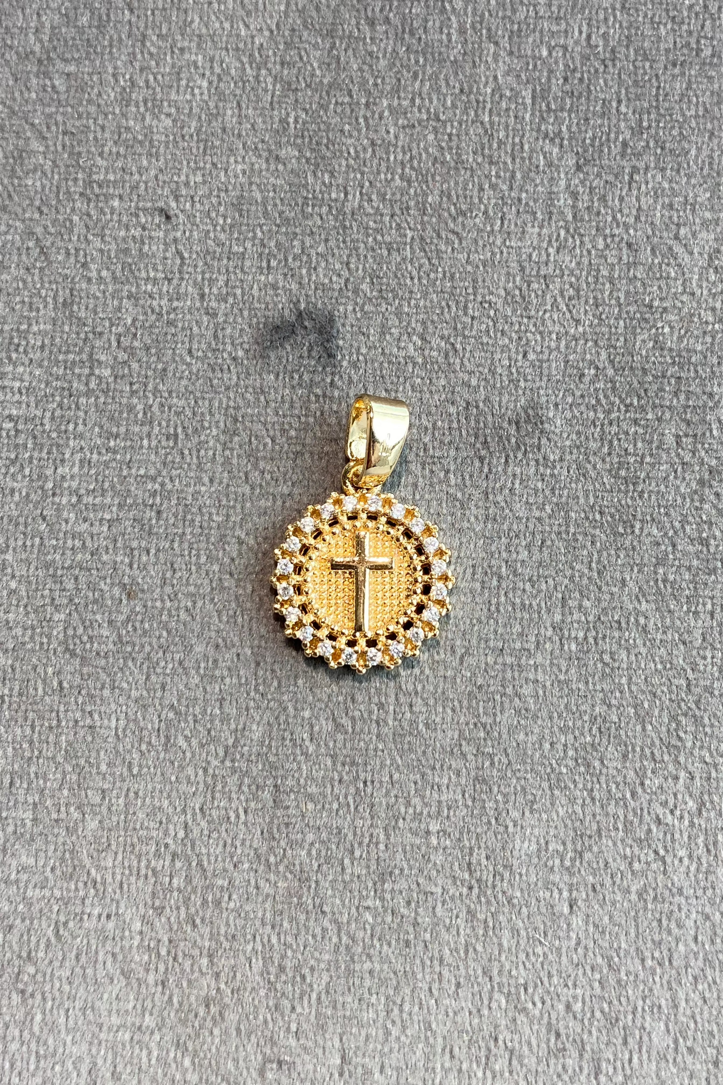 Dije cruz circulo. Ref:848