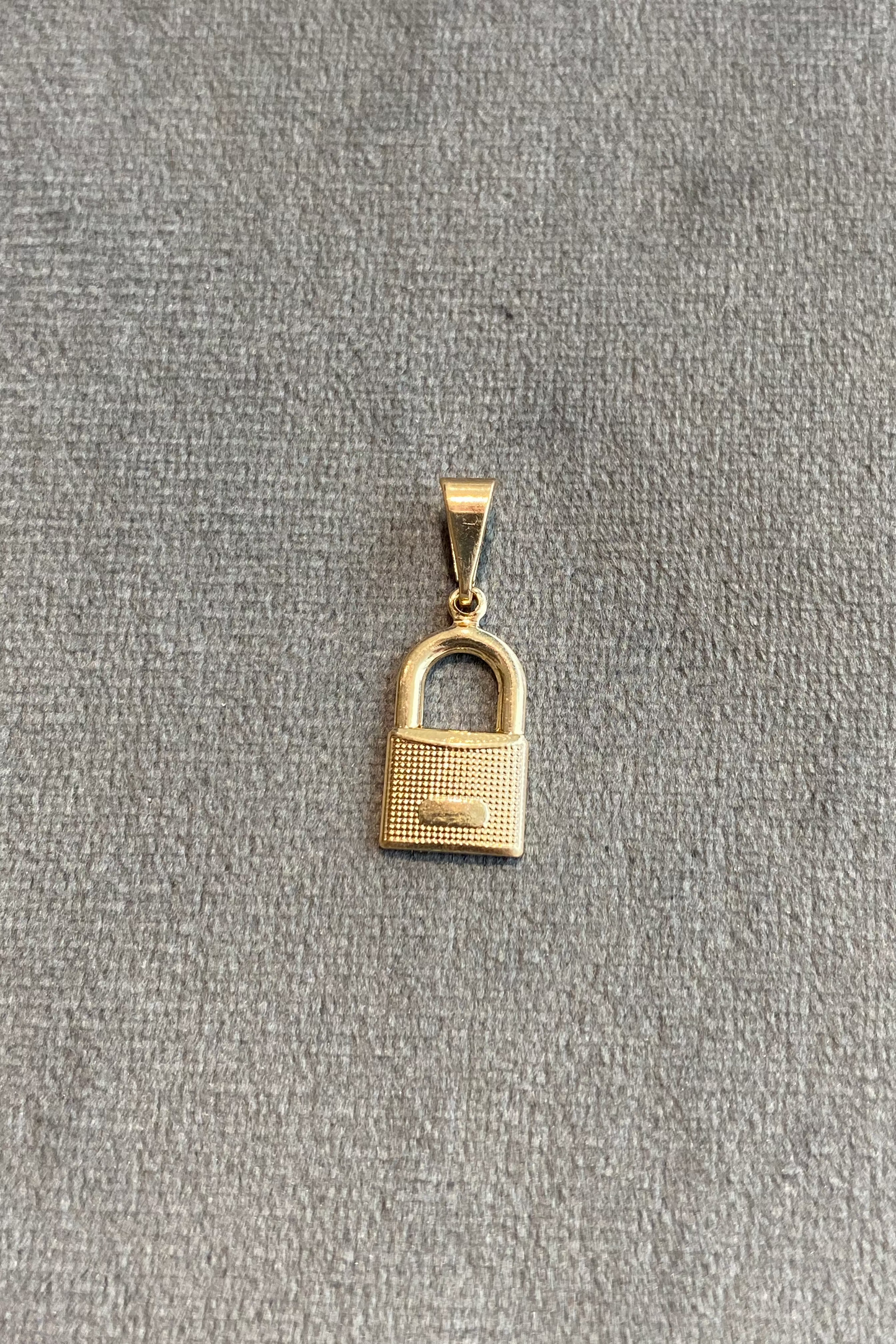 Dije candado. Ref:106