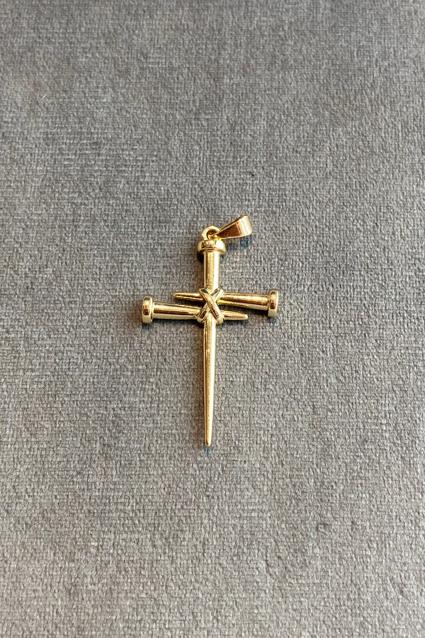 Dije cruz clavo. Ref:998