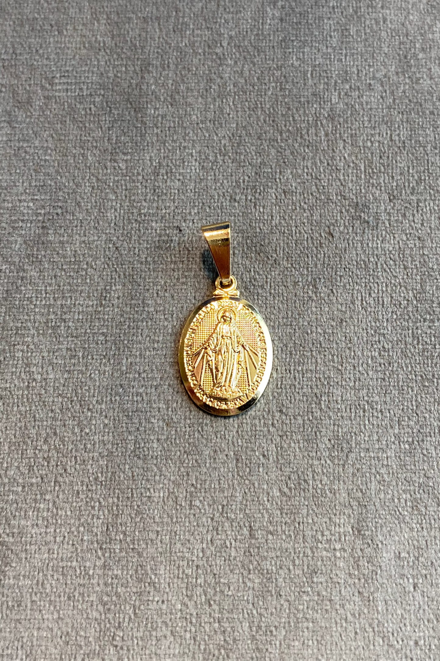 Dije virgen milagrosa. Ref:355