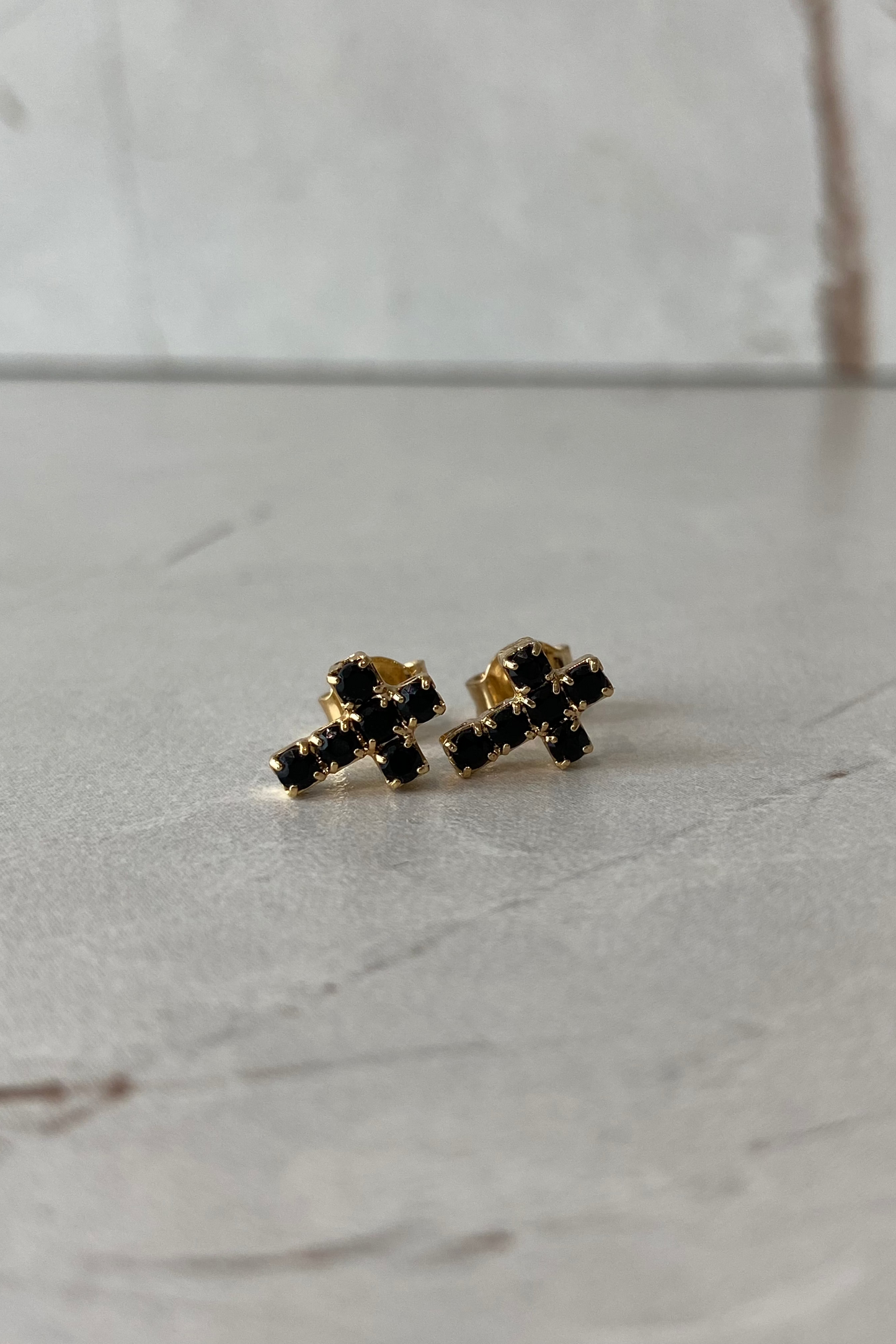 Topo cruz circones negros. Ref:848